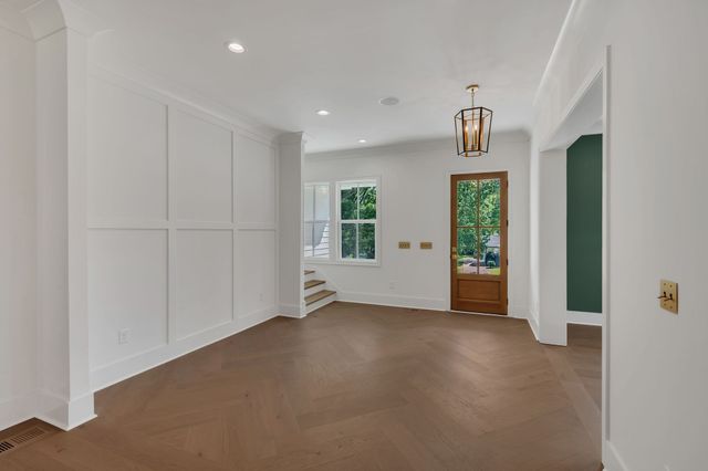 5441 Wakefield Dr, Nashville, TN 37220