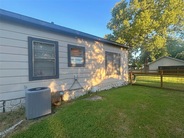 501 Gilliland Street, Tioga, TX 76271