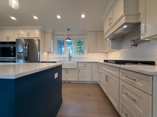 288 Welchs Point Road, Milford, CT 06460