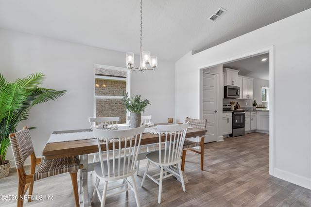 8327 HELMSLEY Boulevard, Jacksonville, FL 32219