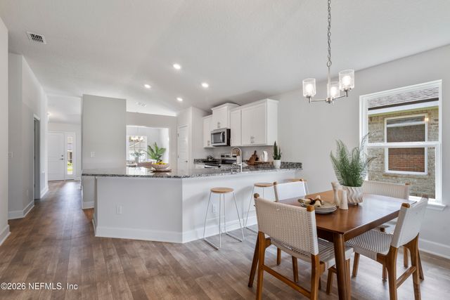 8327 HELMSLEY Boulevard, Jacksonville, FL 32219