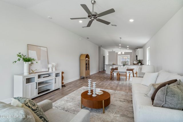 8327 HELMSLEY Boulevard, Jacksonville, FL 32219