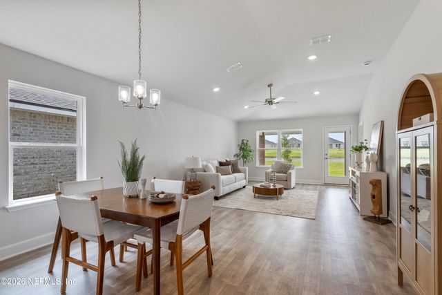 8327 HELMSLEY Boulevard, Jacksonville, FL 32219