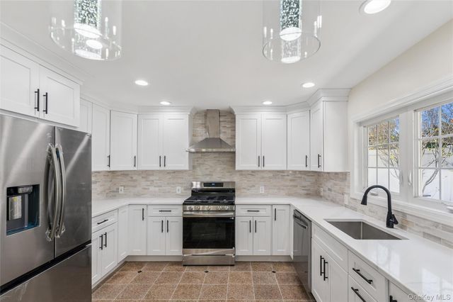 244 Water Lane S, Wantagh, NY 11793