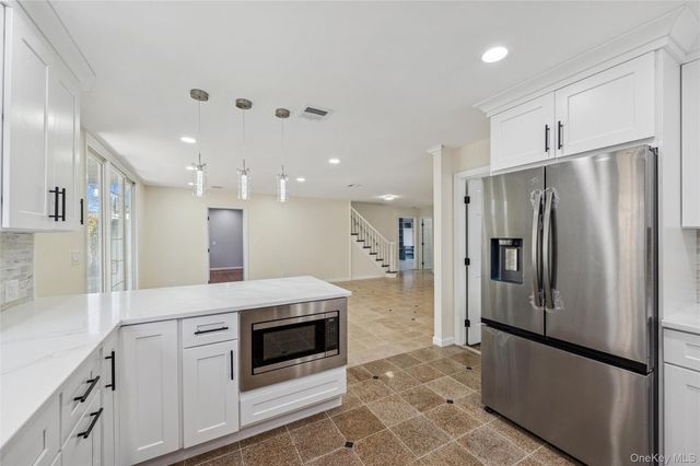 244 Water Lane S, Wantagh, NY 11793