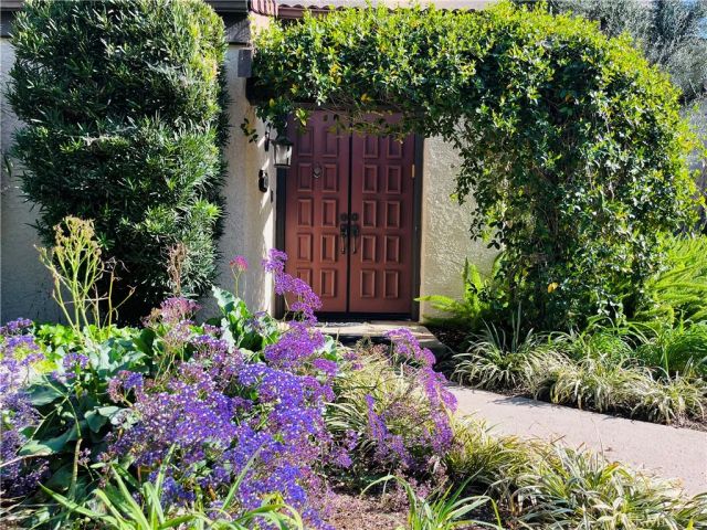 21801 Burbank 83, Woodland Hills, CA 91367