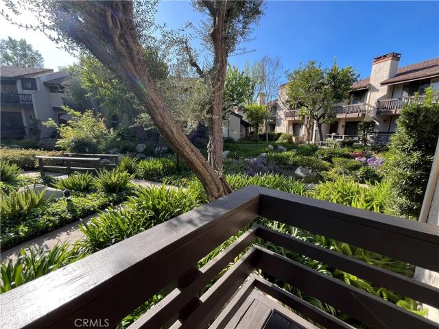 21801 Burbank 83, Woodland Hills, CA 91367