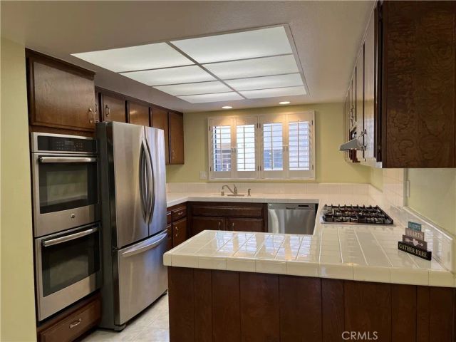 21801 Burbank 83, Woodland Hills, CA 91367