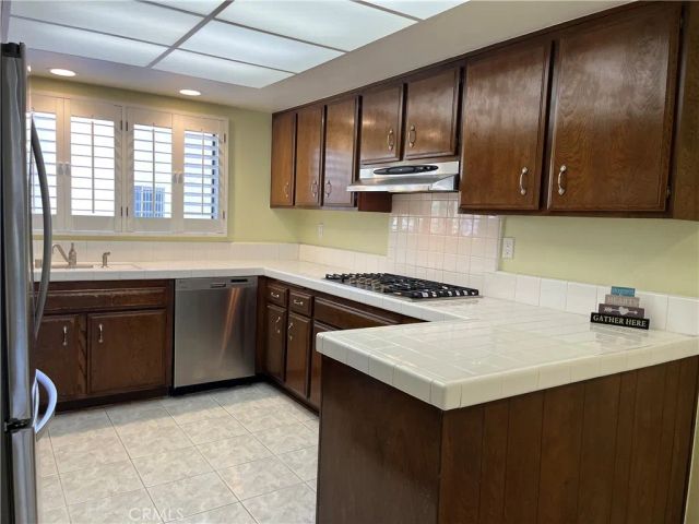 21801 Burbank 83, Woodland Hills, CA 91367