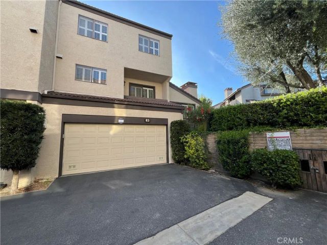 21801 Burbank 83, Woodland Hills, CA 91367