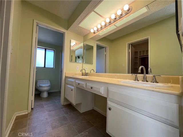 21801 Burbank 83, Woodland Hills, CA 91367