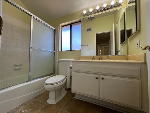 21801 Burbank 83, Woodland Hills, CA 91367