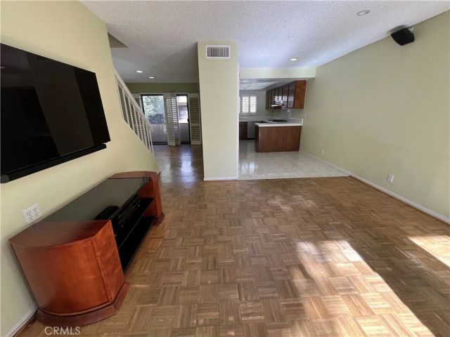 21801 Burbank 83, Woodland Hills, CA 91367