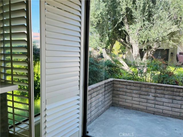 21801 Burbank 83, Woodland Hills, CA 91367