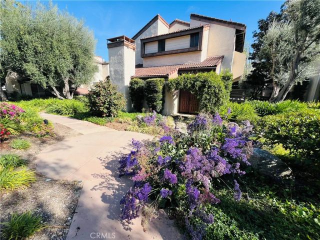 21801 Burbank 83, Woodland Hills, CA 91367