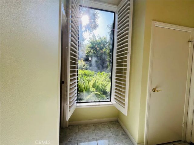21801 Burbank 83, Woodland Hills, CA 91367