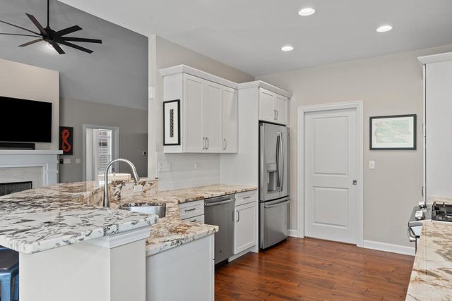 109 Lake Vista CIRCLE, Fontana, WI 53125
