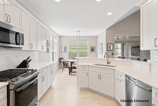 109 Lake Vista CIRCLE, Fontana, WI 53125