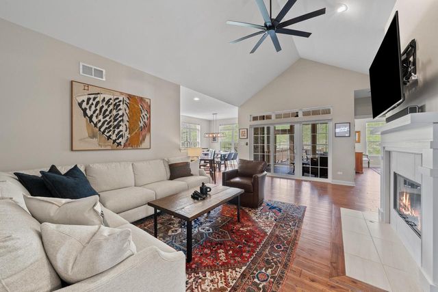 109 Lake Vista CIRCLE, Fontana, WI 53125