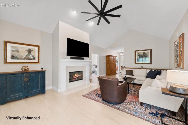 109 Lake Vista CIRCLE, Fontana, WI 53125