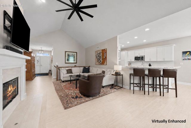 109 Lake Vista CIRCLE, Fontana, WI 53125