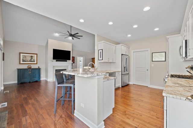 109 Lake Vista CIRCLE, Fontana, WI 53125