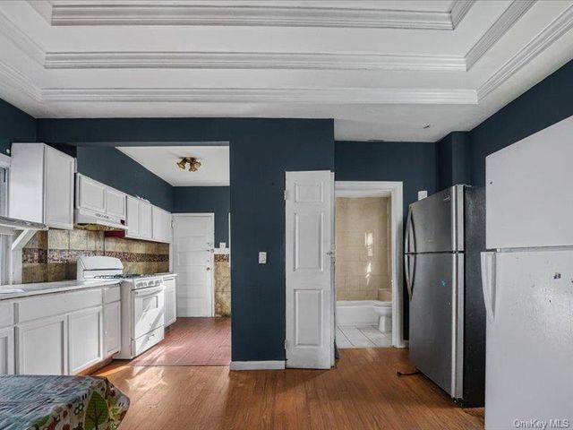 91 Elzey Avenue, Elmont, NY 11003
