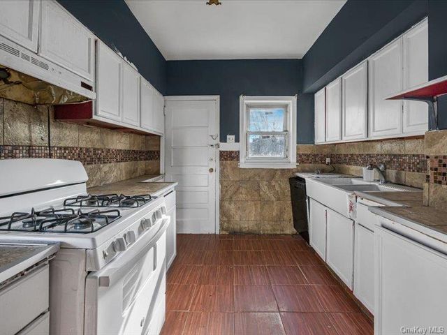 91 Elzey Avenue, Elmont, NY 11003