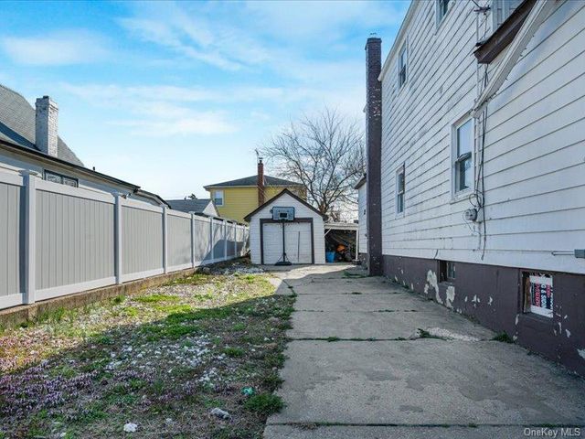 91 Elzey Avenue, Elmont, NY 11003