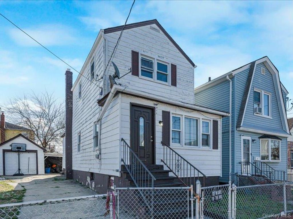 91 Elzey Avenue, Elmont, NY 11003