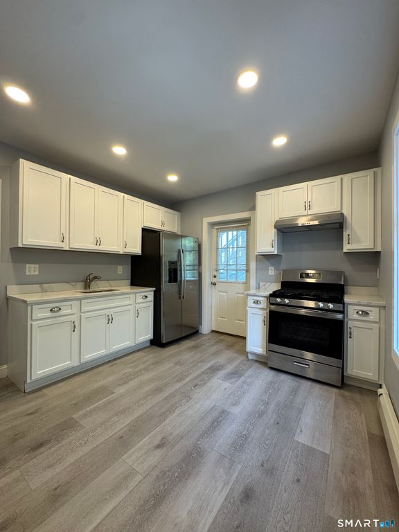 40 Clarks Hill Avenue Fl 2, Stamford, CT 06902