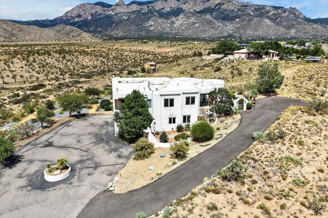 10901 Elena Drive NE, Albuquerque, NM 87122