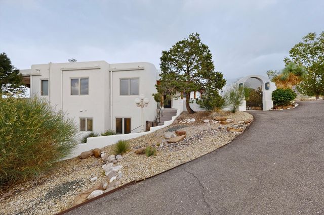 10901 Elena Drive NE, Albuquerque, NM 87122