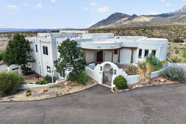 10901 Elena Drive NE, Albuquerque, NM 87122