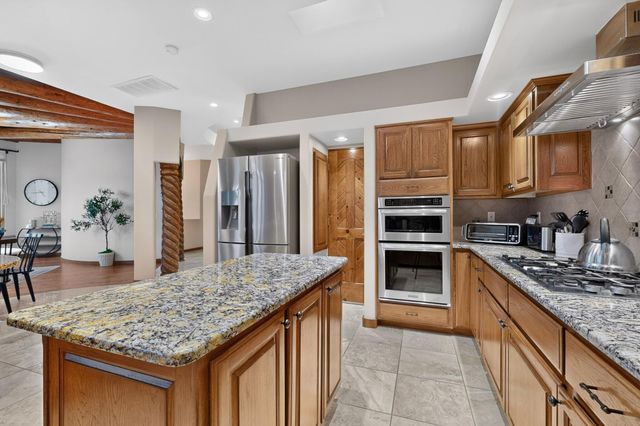 10901 Elena Drive NE, Albuquerque, NM 87122