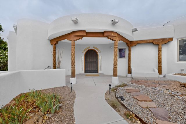 10901 Elena Drive NE, Albuquerque, NM 87122