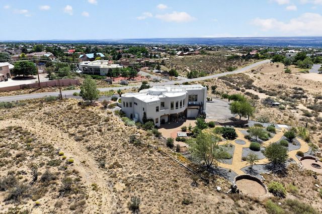 10901 Elena Drive NE, Albuquerque, NM 87122
