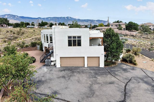10901 Elena Drive NE, Albuquerque, NM 87122