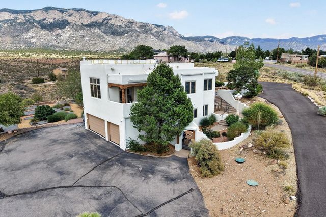 10901 Elena Drive NE, Albuquerque, NM 87122