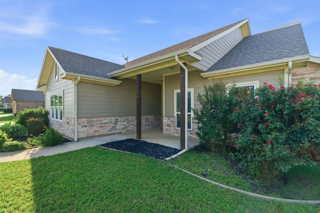 824 E Northside Drive, Pilot Point, TX 76258