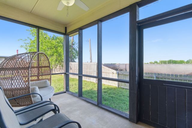 824 E Northside Drive, Pilot Point, TX 76258
