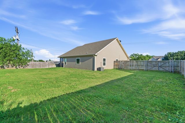 824 E Northside Drive, Pilot Point, TX 76258