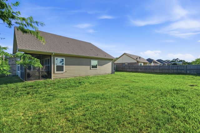 824 E Northside Drive, Pilot Point, TX 76258
