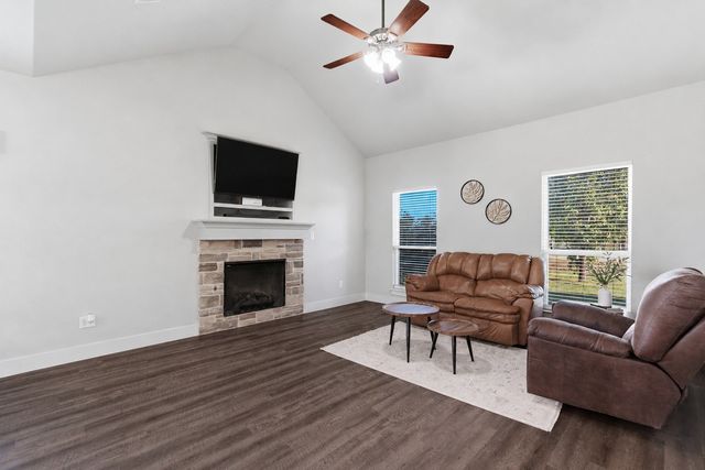 824 E Northside Drive, Pilot Point, TX 76258