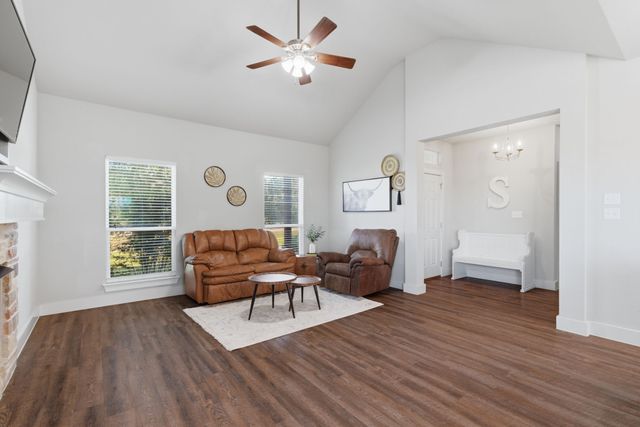 824 E Northside Drive, Pilot Point, TX 76258