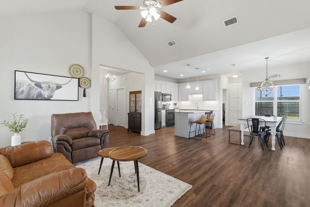 824 E Northside Drive, Pilot Point, TX 76258