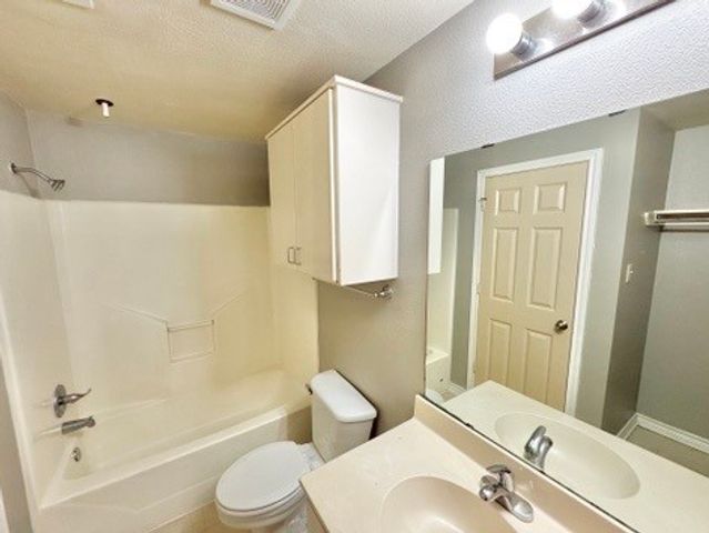631 Texas Street, Denton, TX 76209