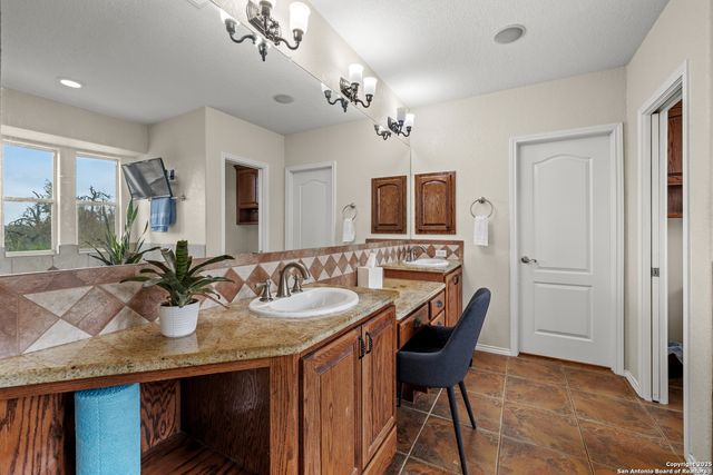 406 Cherry Mountain Loop, Fredericksburg, TX 78624