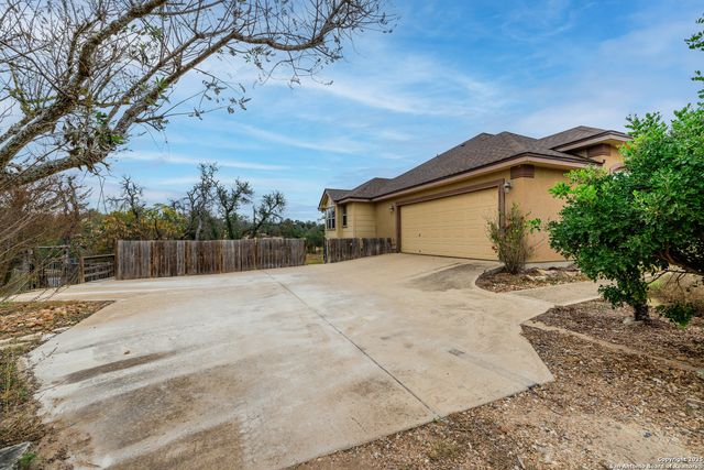 406 Cherry Mountain Loop, Fredericksburg, TX 78624