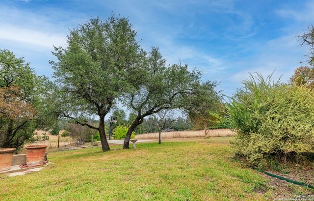 406 Cherry Mountain Loop, Fredericksburg, TX 78624